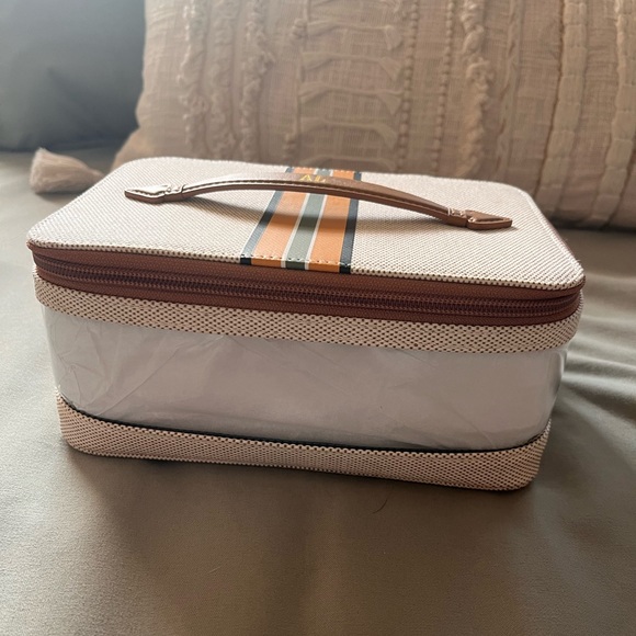 New Paravel Cabana Vanity Case - Picture 2 of 3